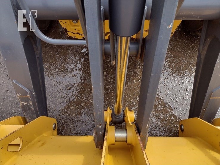 2020-deere-310l-image-19