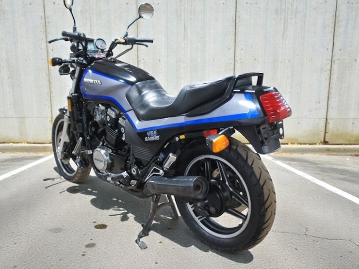 1985-honda-v65-sabre-vf1100-motorcycle-image-6