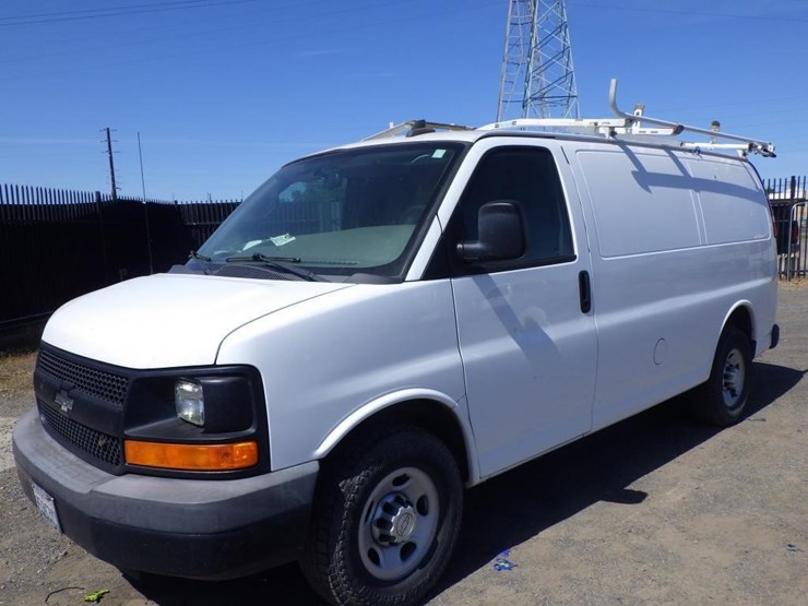 2016-chevrolet-express-2500-image-1