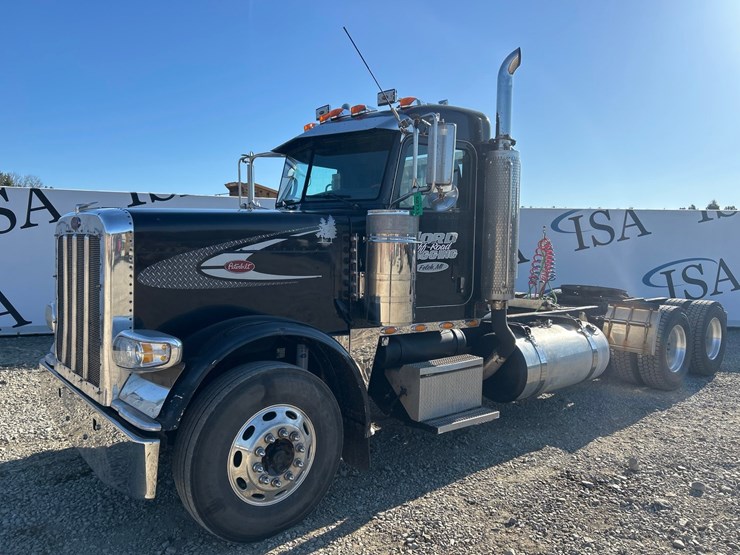 peterbilt-388-image-1