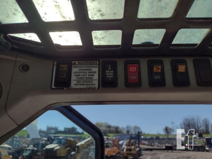 2010-bobcat-t190-image-8