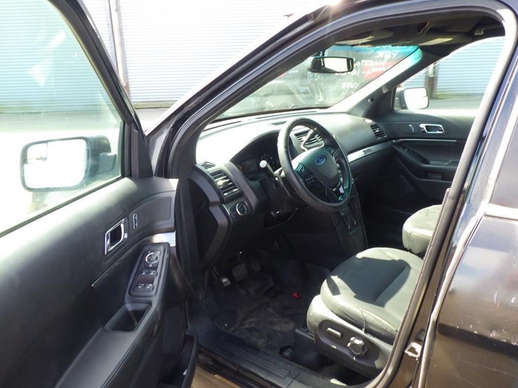 2017-ford-explorer-image-5