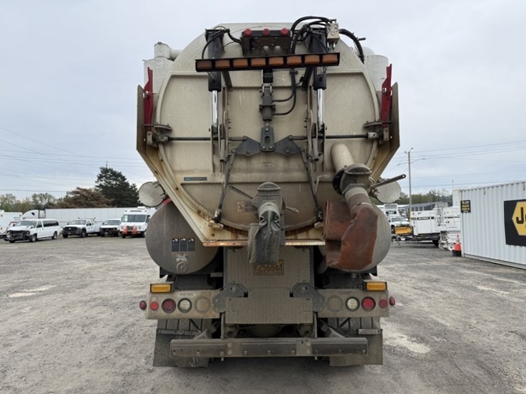 2012-international-7600-image-5