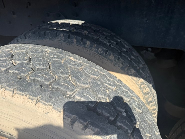 #1119-•-1990-international-navistar-paystar-5000-26'-flat-bed-truck-image-89