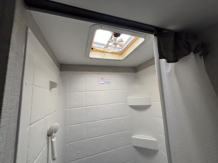 2020-bullet-bl2200bh20-travel-trailer-image-41