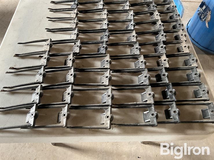 rake-up,-macdon-poly-pickup-header-teeth-image-15