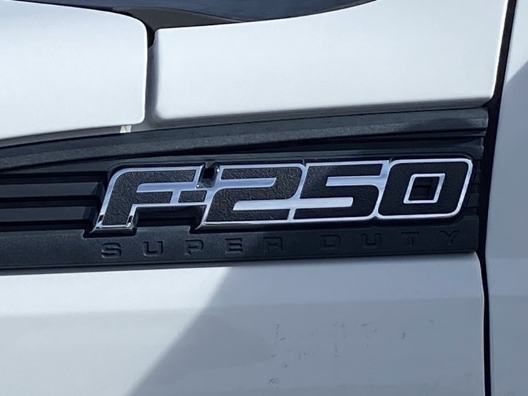 2015-ford-f250-xl-image-10