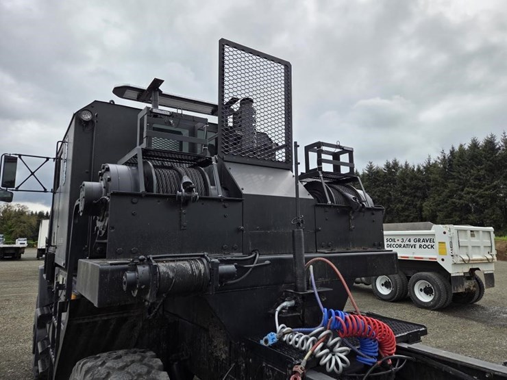 2002-oshkosh-m1070-image-9