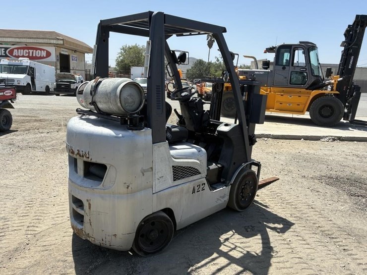 2011-nissan-a22-mcp1r2a25lv-forklift-image-3