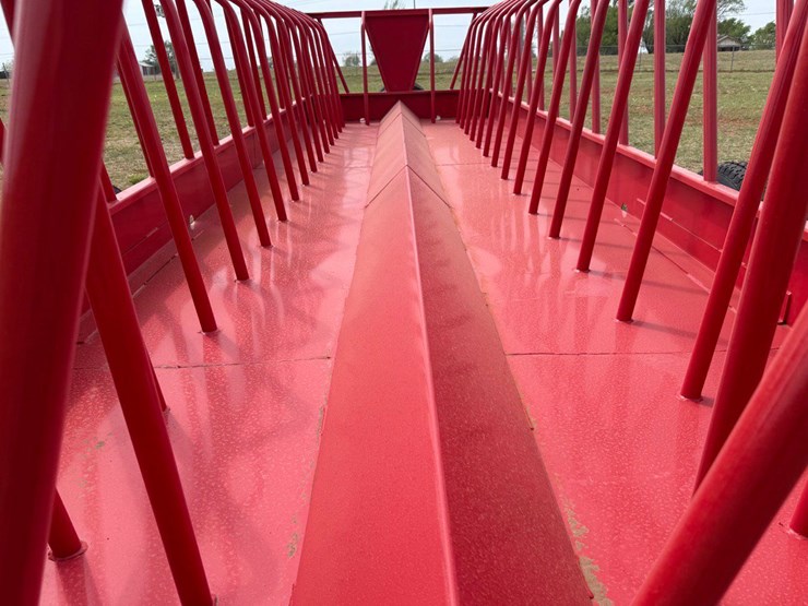 2026-theissen-hay-feeder-trailer-image-3