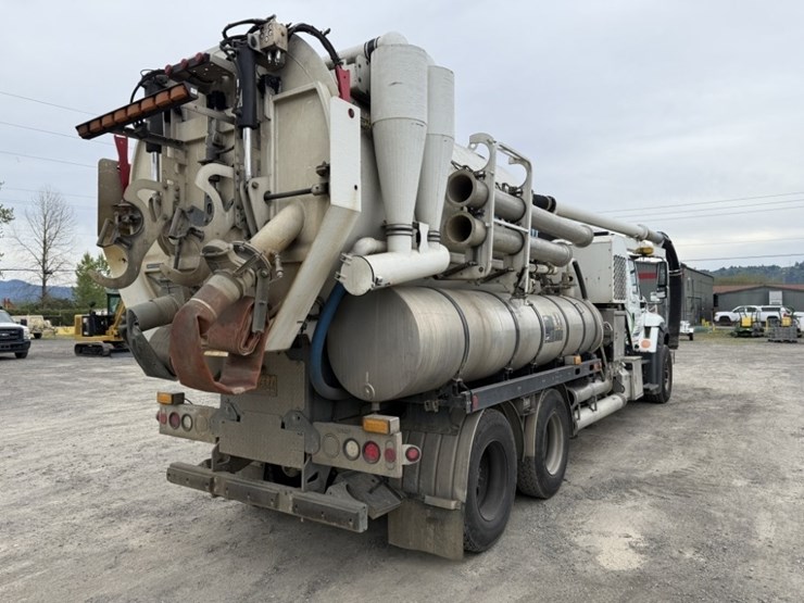 2012-international-7600-image-4