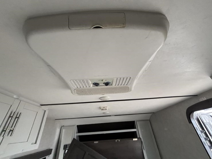 2020-bullet-bl2200bh20-travel-trailer-image-41