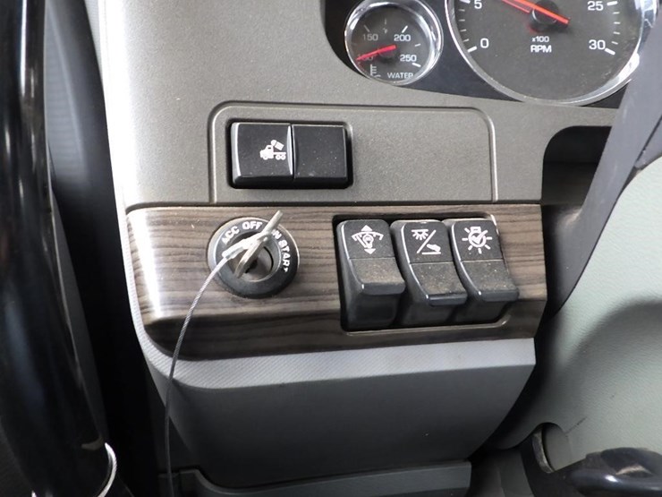 2017-kenworth-t800-image-72