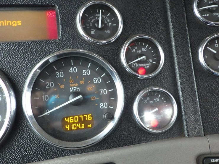 2016-peterbilt-3-axle-logging-truck-image-85