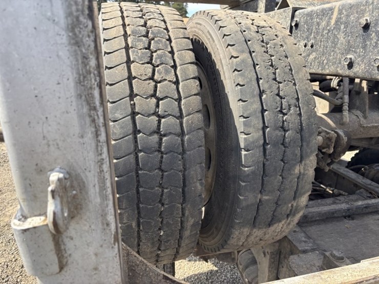 2000-peterbilt-378-image-48