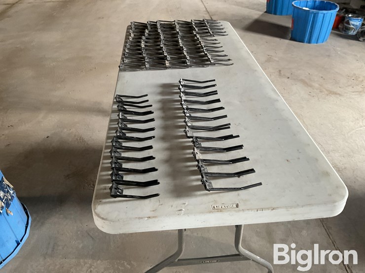 rake-up,-macdon-poly-pickup-header-teeth-image-4