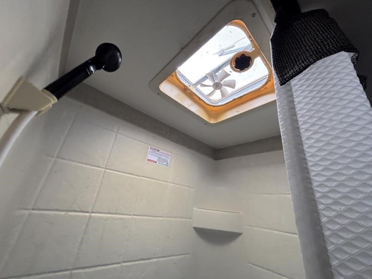 2020-bullet-bl2200bh20-travel-trailer-image-38