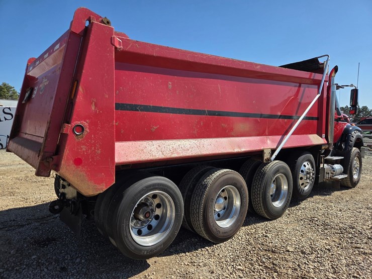 2012-international-7600-image-5