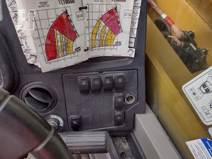 2019-caterpillar-tl1055d-image-8