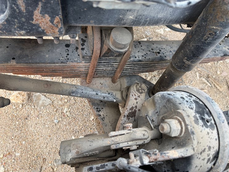 2009-mack-granite-gu713-image-20