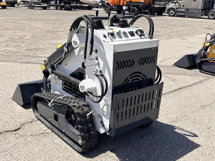 2026-zjg-zj-380-skid-steer-loader-image-4