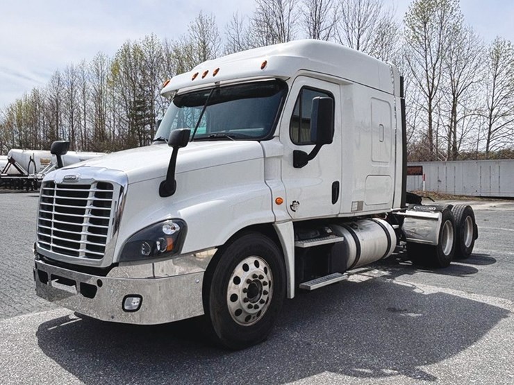 2019-freightliner-cascadia-125-image-1