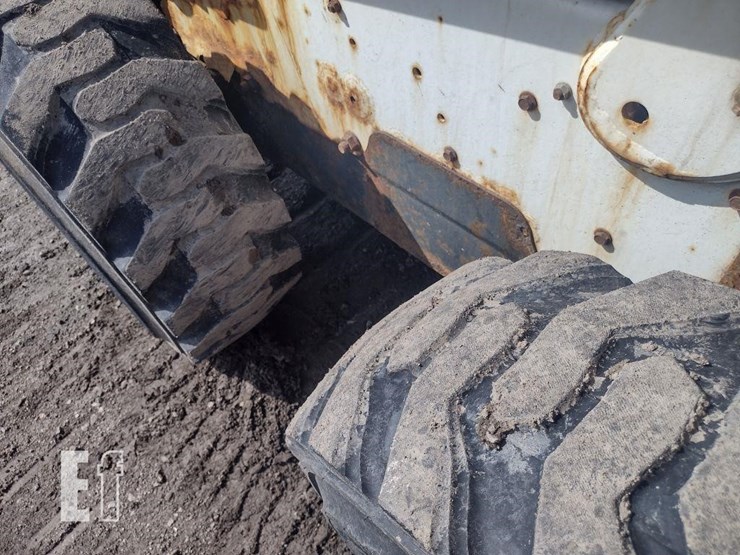 2012-bobcat-s650-image-18