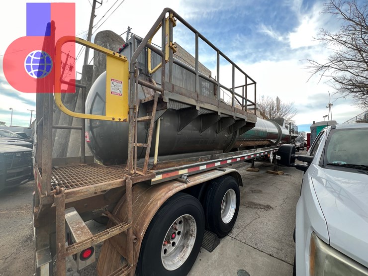 2011-comptank-corporation-5,500-gal.-t/a-acid-transport-trailer-**fresh-vik-inspection**-image-4