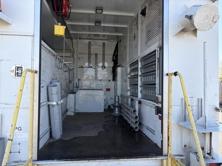 2012-ford-f550-image-10