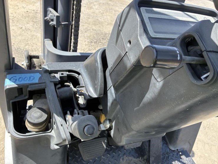 2011-nissan-a22-mcp1r2a25lv-forklift-image-15