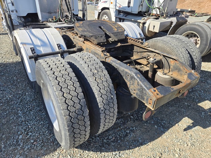 2013-peterbilt-386-image-24