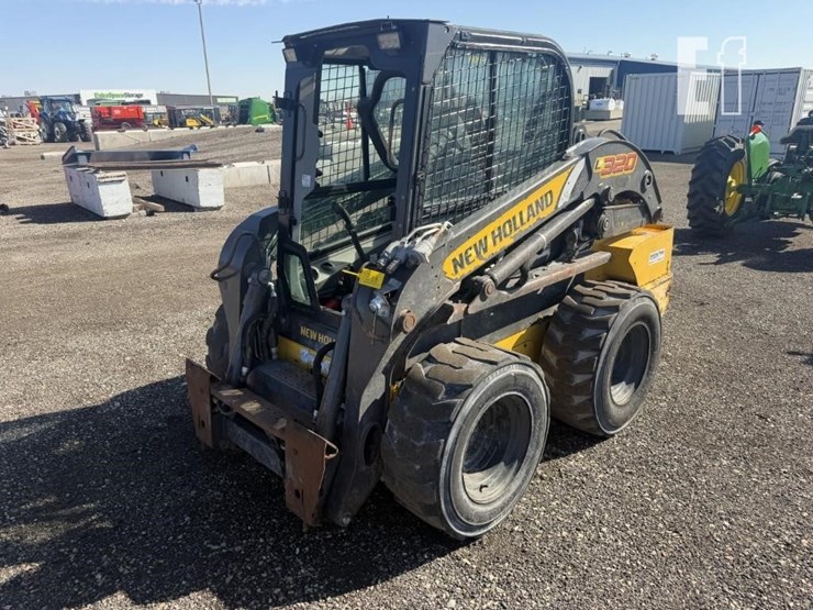 new-holland-l220-image-1