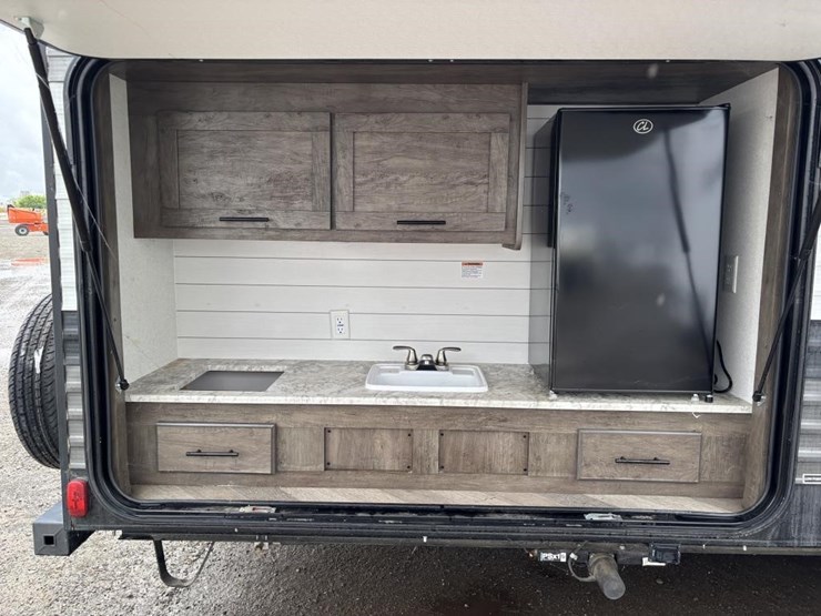 2020-wildwood-wdt282qbxl-ca-travel-trailer-image-17