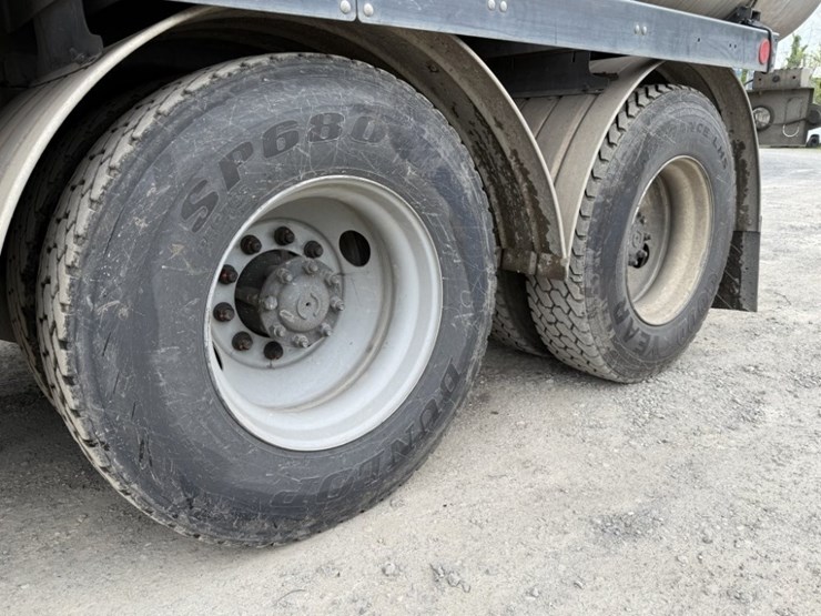 2012-international-7600-image-14