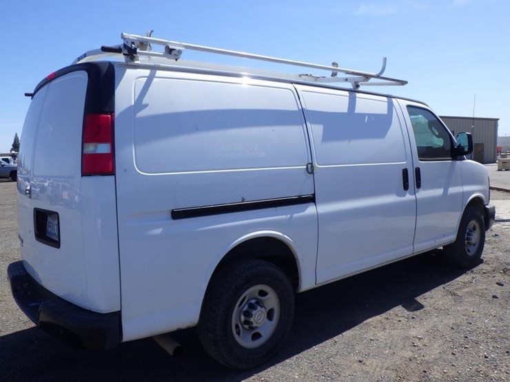 2016-chevrolet-express-2500-image-3