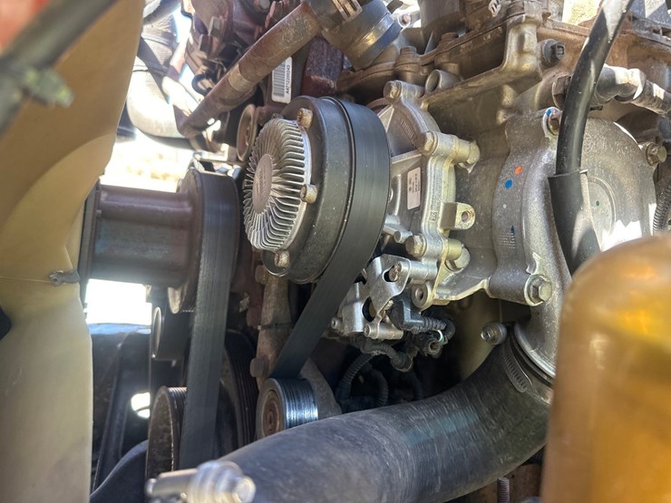 2014-massey-ferguson-8-image-45