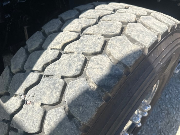 2012-international-7600-image-65