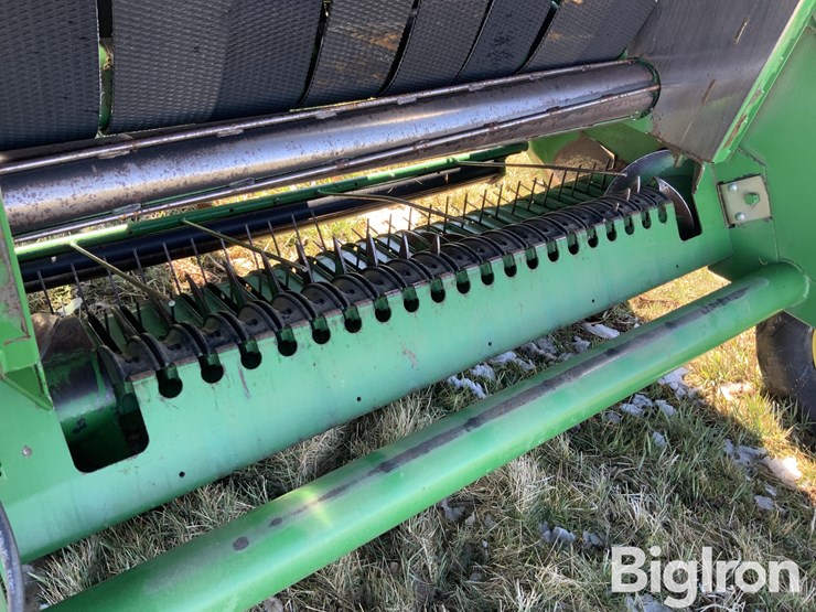 2010-john-deere-568-image-12