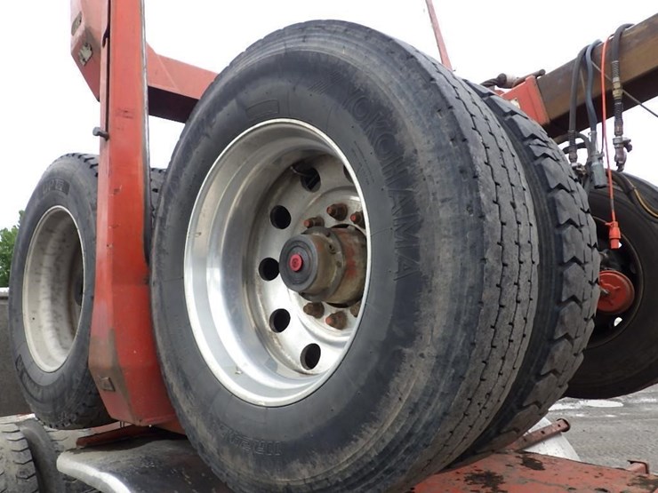 2016-peterbilt-3-axle-logging-truck-image-23