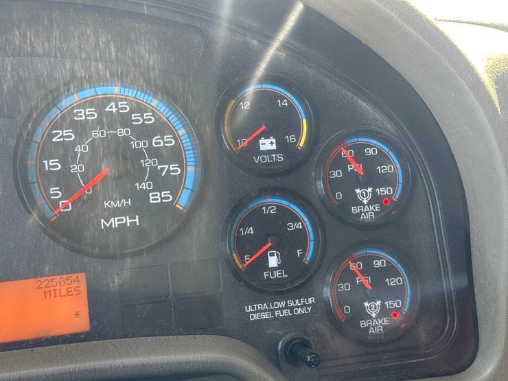 2012-international-7600-image-25