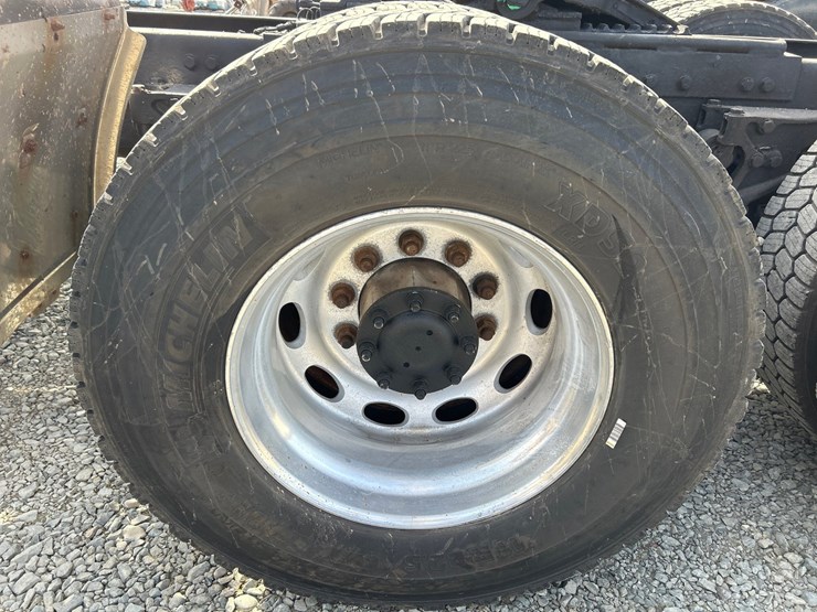 peterbilt-388-image-79