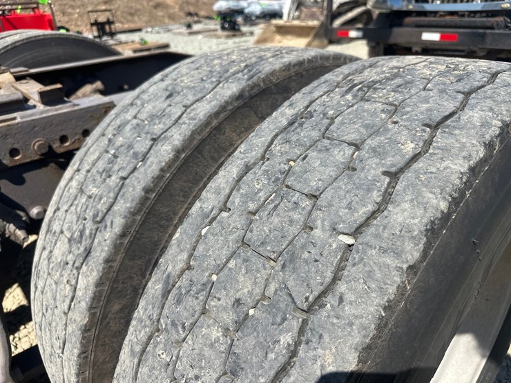 2014-massey-ferguson-8-image-82