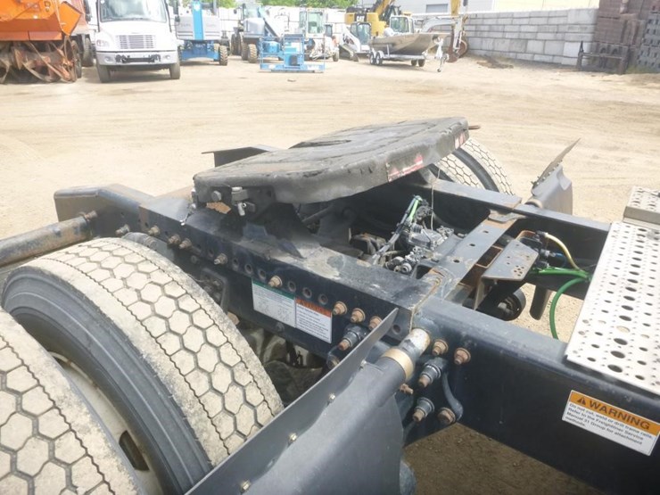 2012-freightliner-m2-s/a-truck-tractor-image-8