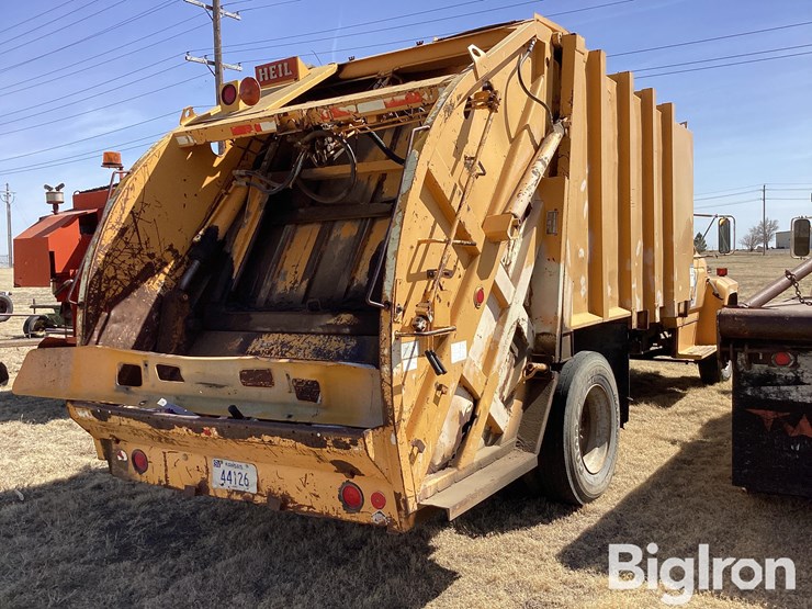 1990-ford-f800-image-5