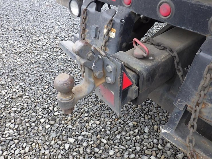 2012-freightliner-cascadia-125-image-10