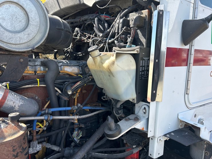 1999-kenworth-t600-image-48