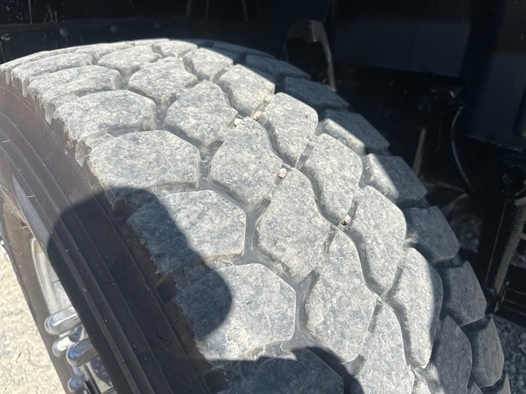 2012-international-7600-image-63