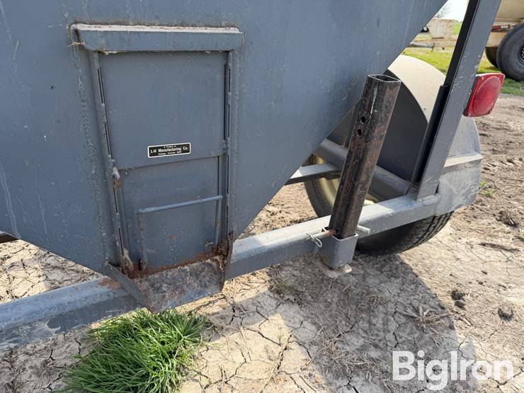 l-h-versa-tote-portable-feed-bin-image-10