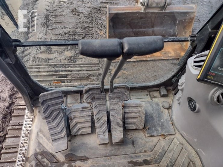 2020-volvo-ec220e-lr-image-9