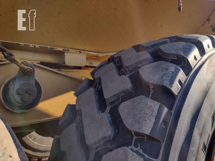 2019-caterpillar-745-image-15